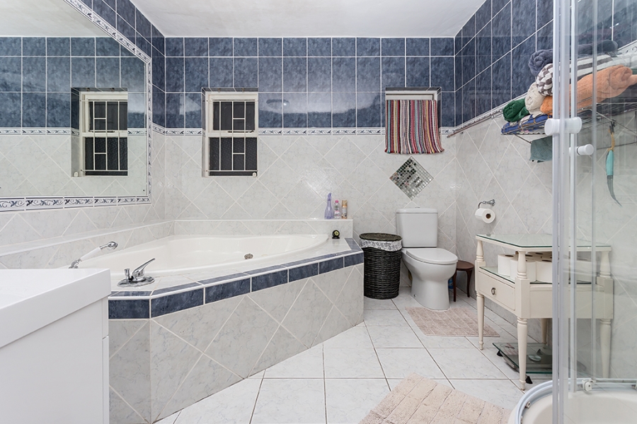 8 Bedroom Property for Sale in Melkbosstrand Central Western Cape
